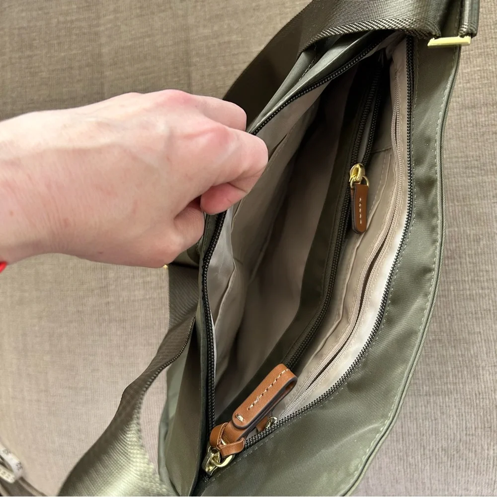 Bric's Olive Shoulder Bag (b0075) - Picture 12 of 15